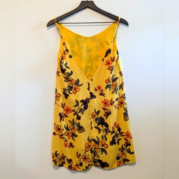 Urban Outfitters Yellow Floral Mini Dress XS Feminine V-backed Flowy Flowers - Picture 4 of 5